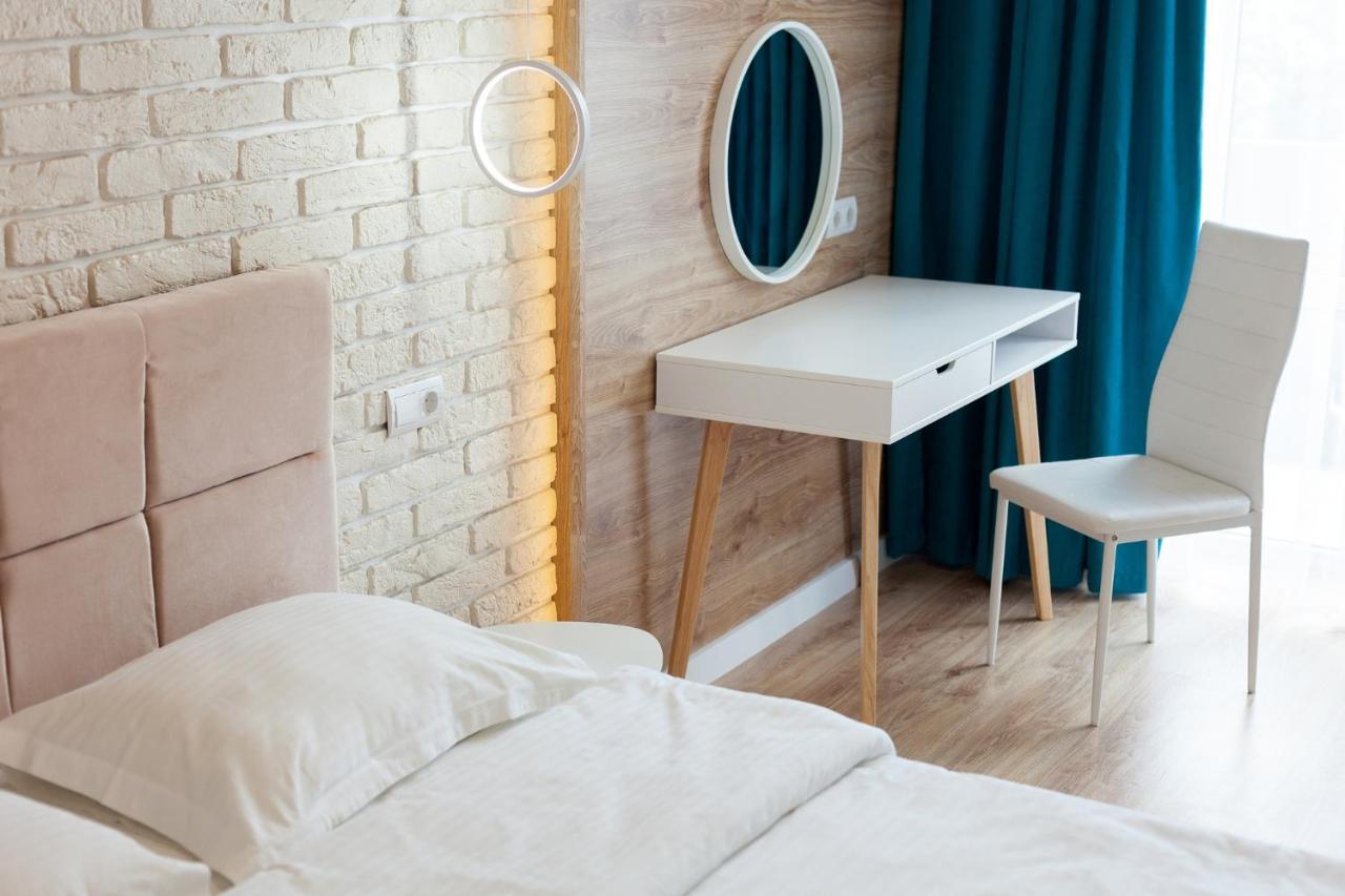 Leogrand Three Bedrooms Vip Apartments On Kniazia Romana 12 Львов Экстерьер фото