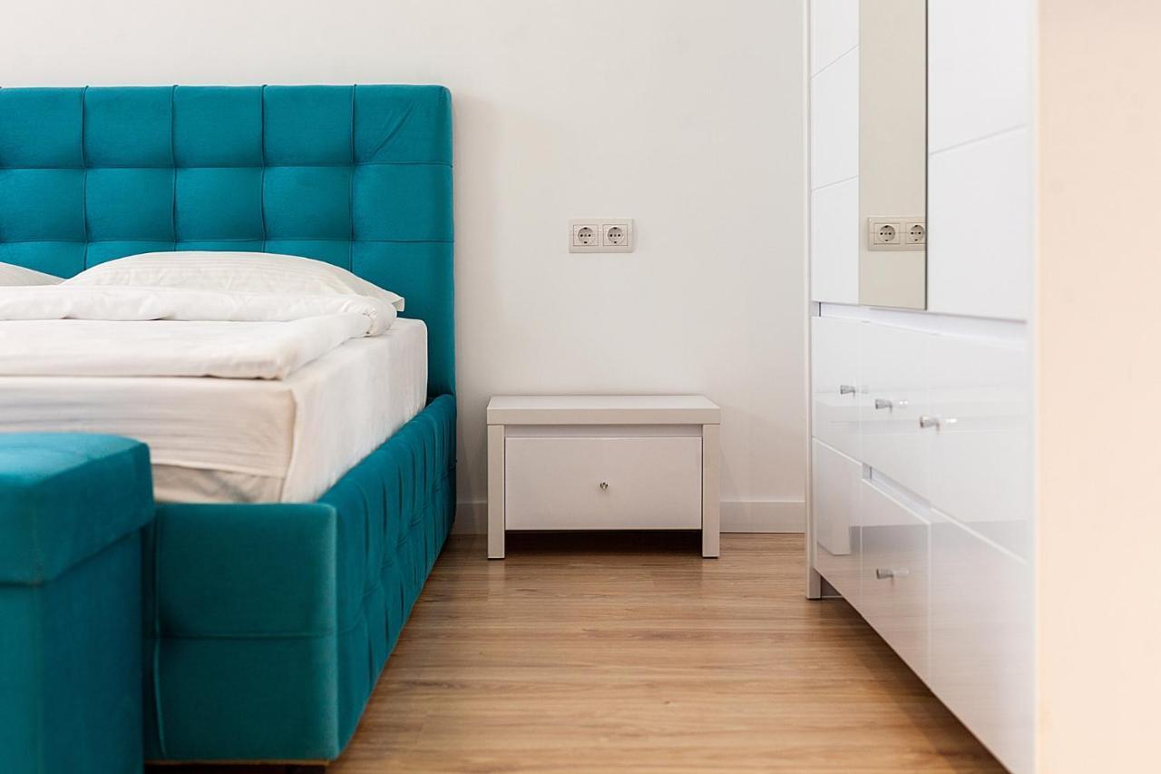 Leogrand Three Bedrooms Vip Apartments On Kniazia Romana 12 Львов Экстерьер фото
