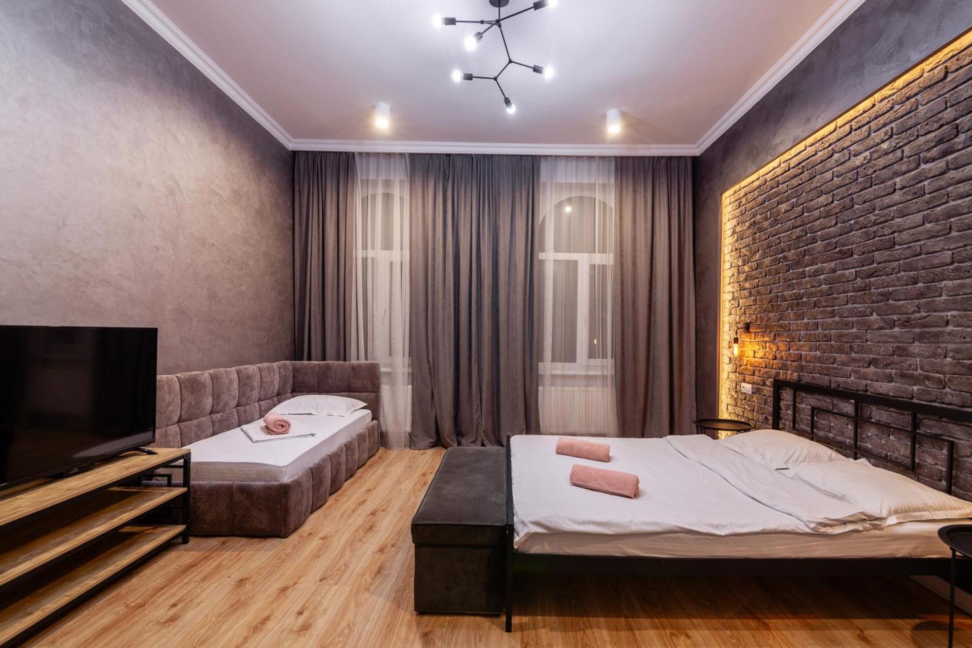 Leogrand Three Bedrooms Vip Apartments On Kniazia Romana 12 Львов Экстерьер фото